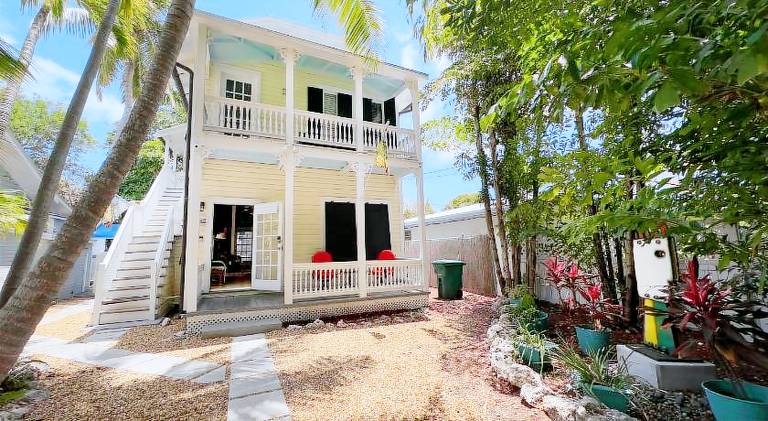 Holiday apartment with pool | Next to Southernmost Point in Key West, FL