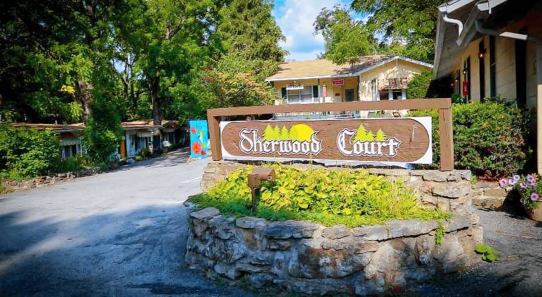 Sherwood Court Cottages & Guest Rooms in Eureka Springs, AR