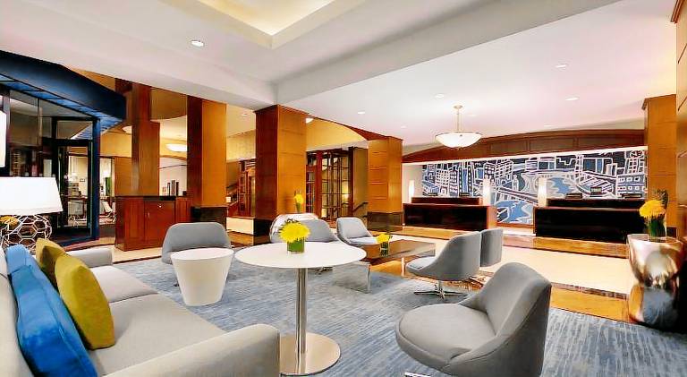 Hilton Chicago/Magnificent Mile Suites — photo 5