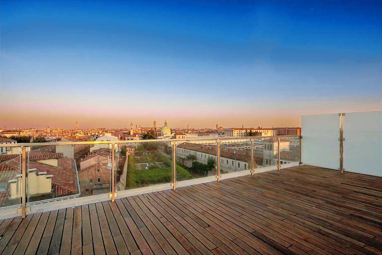 Fully equipped apartment with patio | Pets are welcome — photo 2