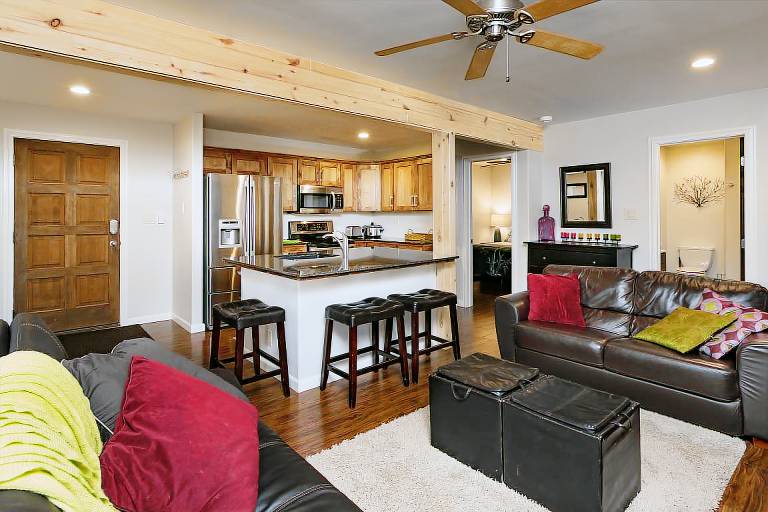 Completely Remodeled Ski in/Ski Out condo - Amazing Views and Great Deck — photo 3