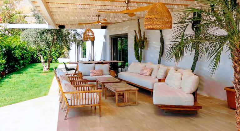 Villa with yard, patio & private pool | Suitable for remote work | Pets are welcome — photo 3