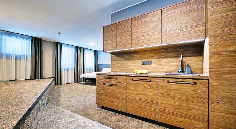 Serviced apartment with patio — photo 3