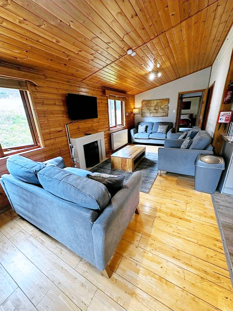 Serene Watermouth Cabin Retreat with Hot Tub & Stunning Coastal Views — photo 2