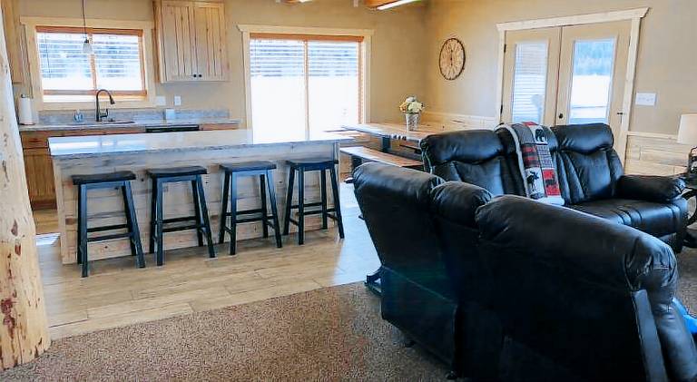 House with jacuzzi — photo 3