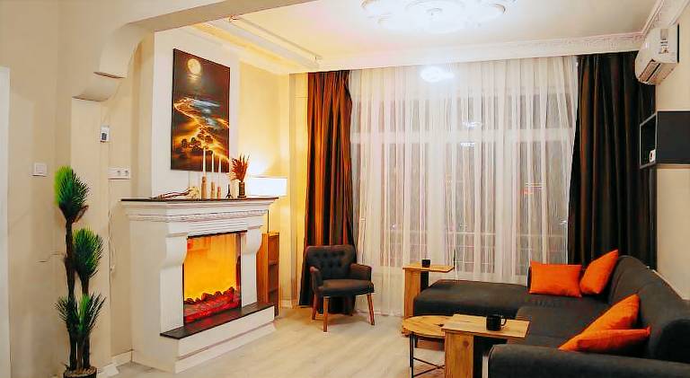 4 BR Flat with Terrace and Hot Tub in Historic Istanbul — photo 2