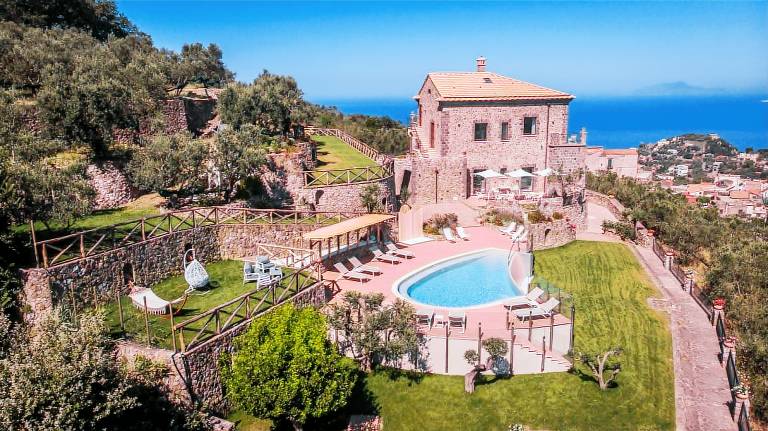 Fully equipped villa with patio, private pool & yard | Mountain view | Perfect for remote work | Pets are welcome — photo 2