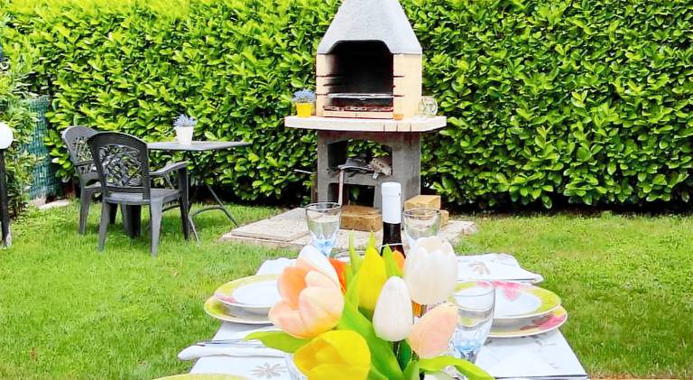 Vacation home with terrace, yard & grill — photo 4