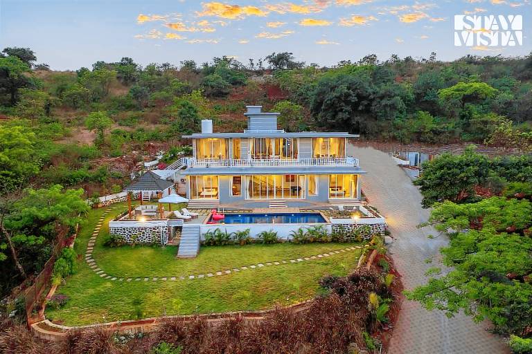 Villa with garden, terrace & private pool in Nashik