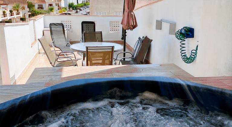 Atico Helena con solarium y jacuzzi privado en Laguna Beach in Playas