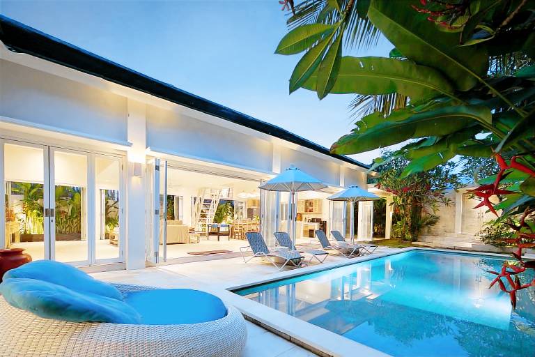Spacious villa with pool & barbecue | Beach nearby | Dogs allowed in Pecatu