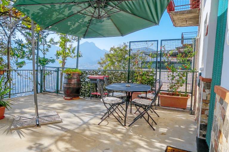 Apartment 'Bella Veduta' with Sea and Mountain Views — photo 3