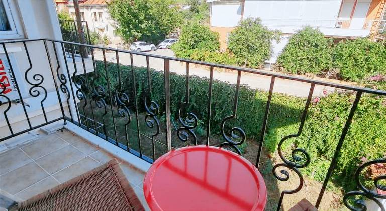 Holiday apartment with patio & yard — photo 3