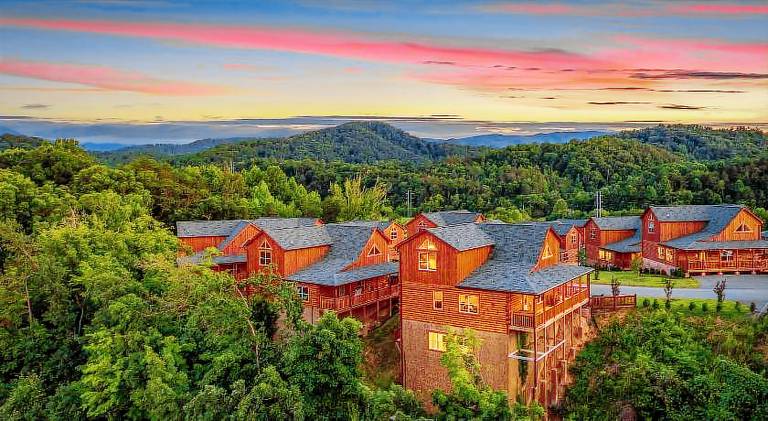 Cabin Bliss Near Parkway, Hot Tub, Pool, Dogs OK — photo 4