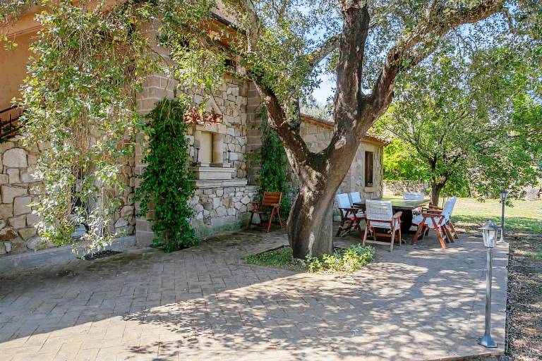 Pet-Friendly Finca Olivos with Mountain View, Pool, Garden & Wi-Fi — photo 4
