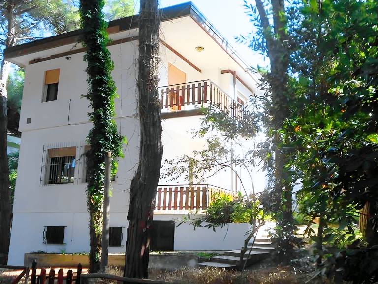 Vacation home with patio & yard | Next to the beach | Pet-friendly — photo 2