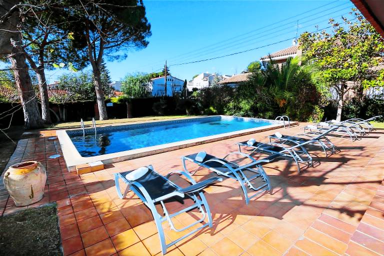 Villa with patio, yard & private pool — photo 5
