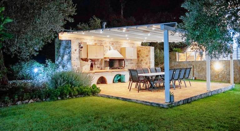 House with barbeque, terrace & yard — photo 5
