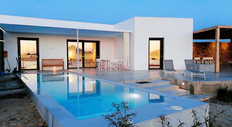 Villa with pool in Naxos