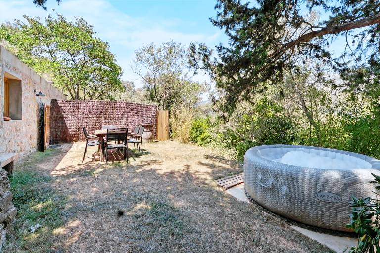 Apartment with terrace, yard & hot tub | Garden view — photo 5