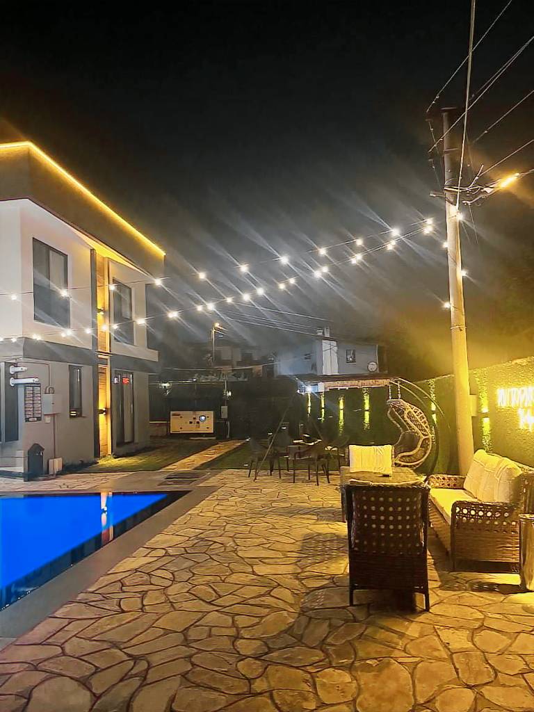 Apartment with barbeque, yard & pool | Water view — photo 2
