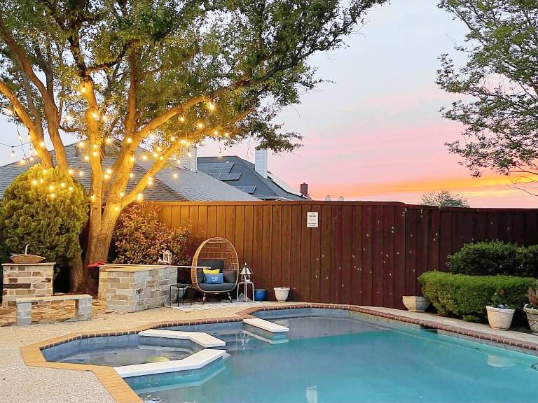 House with garden, patio & private pool in Plano, TX
