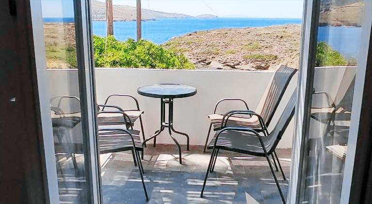 Serviced apartment with patio — photo 4