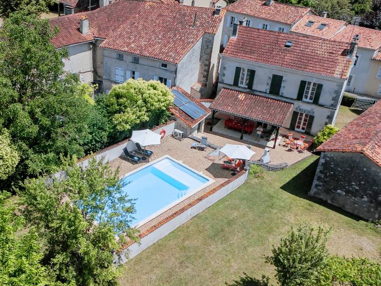 House with private pool & patio — photo 2