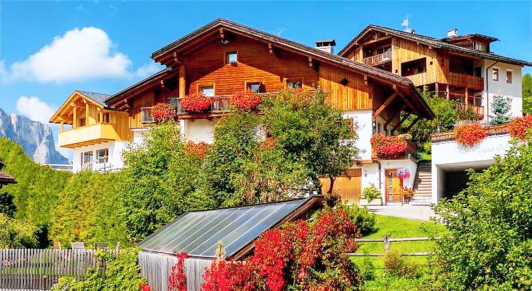 Rental apartment with patio, BBQ & garden | Perfect for remote work in Badia