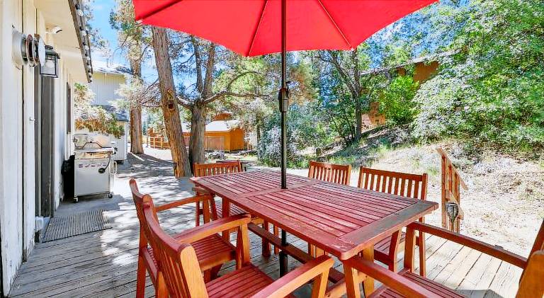 Little Bear Cottage - Cozy, quaint cabin with a great fireplace and so many fun board games! — photo 3