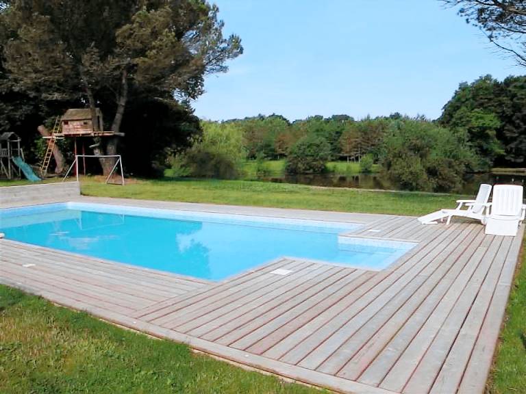 Cottage with garden, pool & BBQ — photo 3