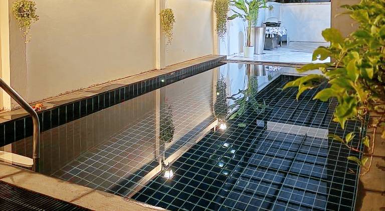 Villa with pool — photo 3
