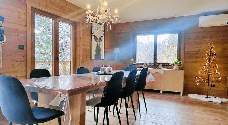 Chalet with hot tub — photo 4