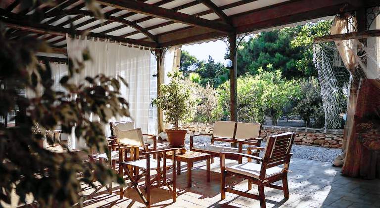 Rental apartment with yard & pool — photo 5