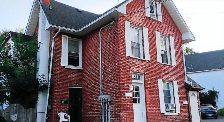 Apartment with 2 rooms for 6 persons in Kingston, ON