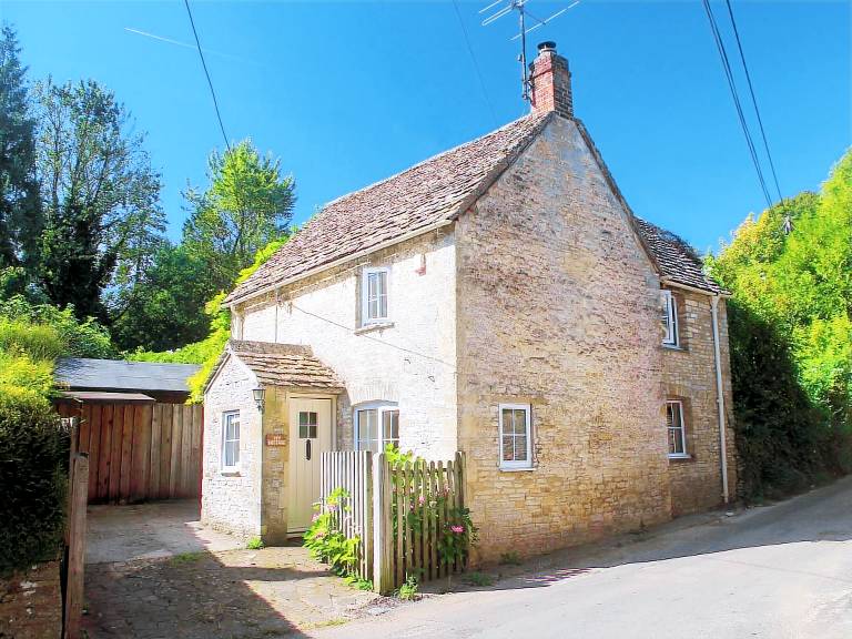 Cabin  Chedworth