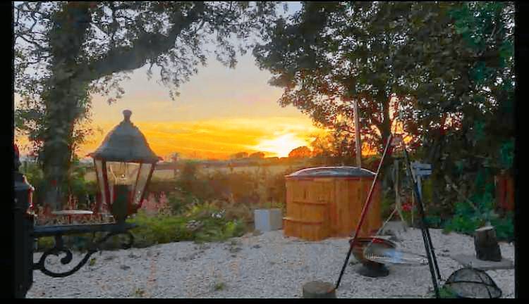 Nefoedd Romantic Shepherds Hut in Swansea