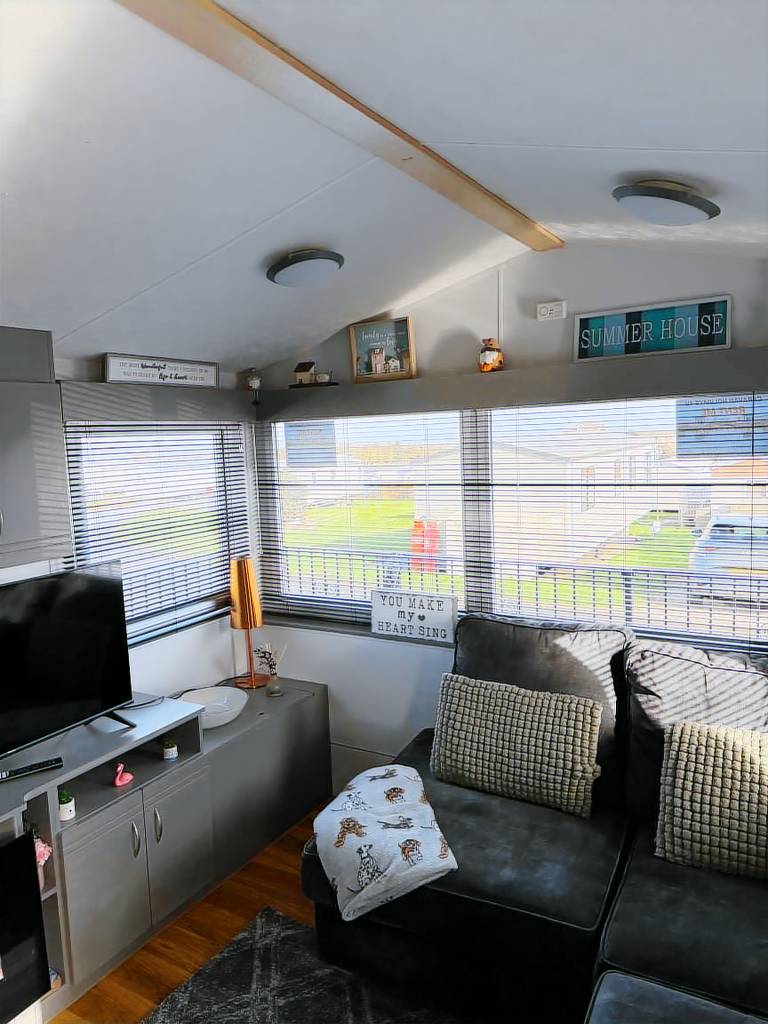 Family-oriented lodge | Beach view | Pet-friendly — photo 5