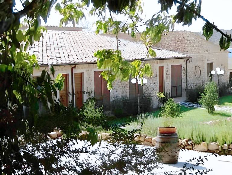 Serviced apartment with pool, BBQ & garden in Massa Marittima