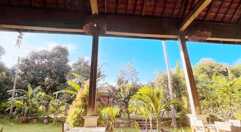 Lodge with pool, yard & patio — photo 5