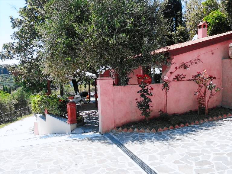 Family-oriented lovely rental apartment with grill, pool & yard | Nature view | Pets are welcome — photo 4