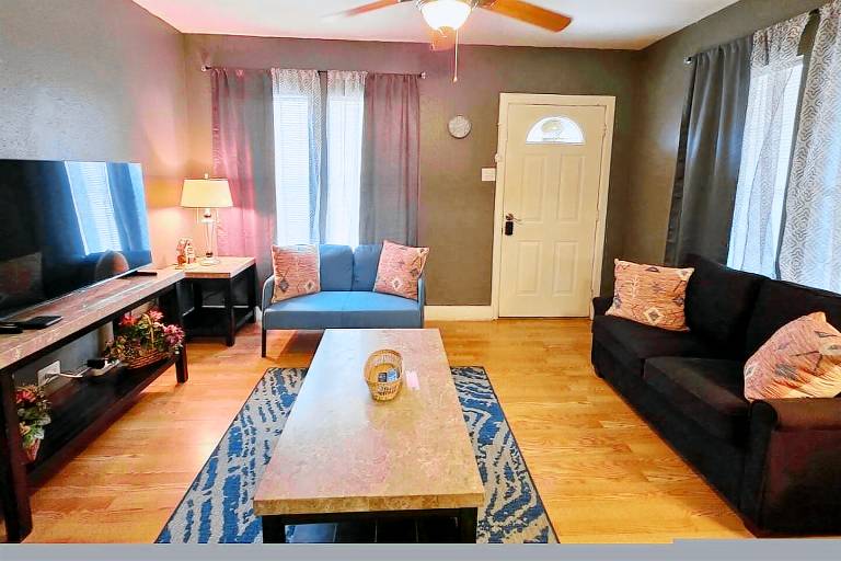 Affordable Houston Stay Near Downtown & Stadiums