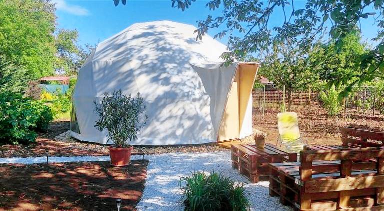 Apartment with barbecue, terrace & yard — photo 4