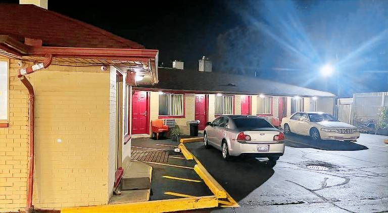 Deluxe Inn Motel — photo 3