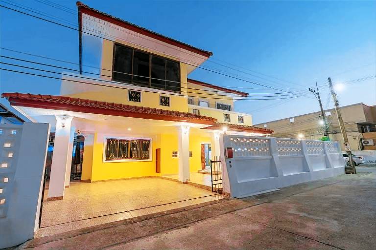 Villa with pool, BBQ & yard | Suitable for remote work | Pets are welcome in Pattaya