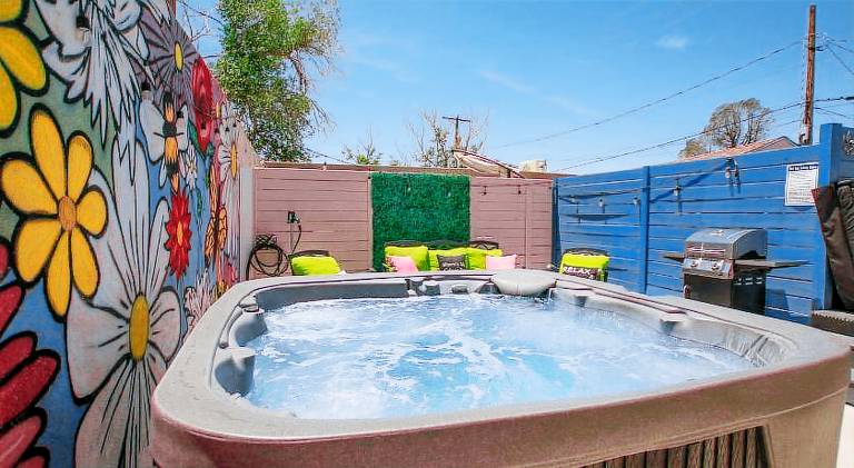 House with hot tub | Pets allowed in Albuquerque, NM