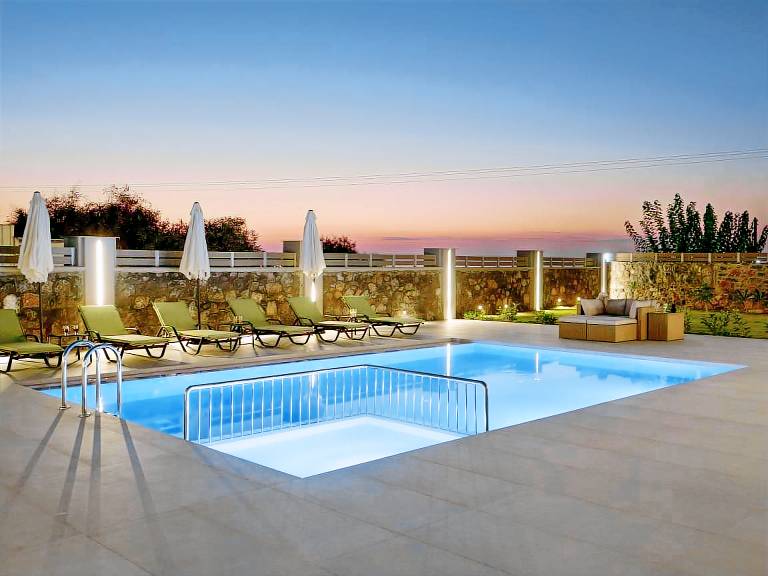 Fully equipped vacation home with private pool & barbecue | Pet-friendly — photo 3