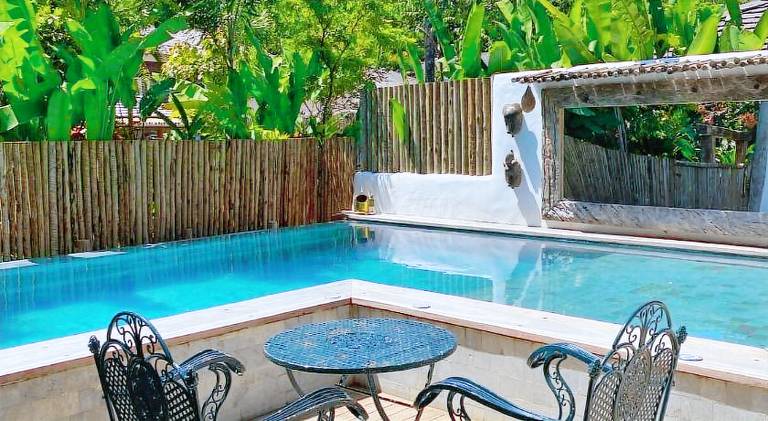 House with pool — photo 5