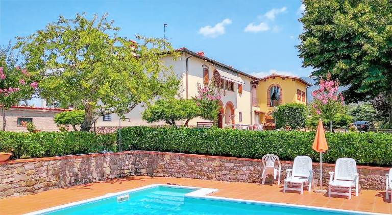 Farm with yard, terrace & pool in Reggello