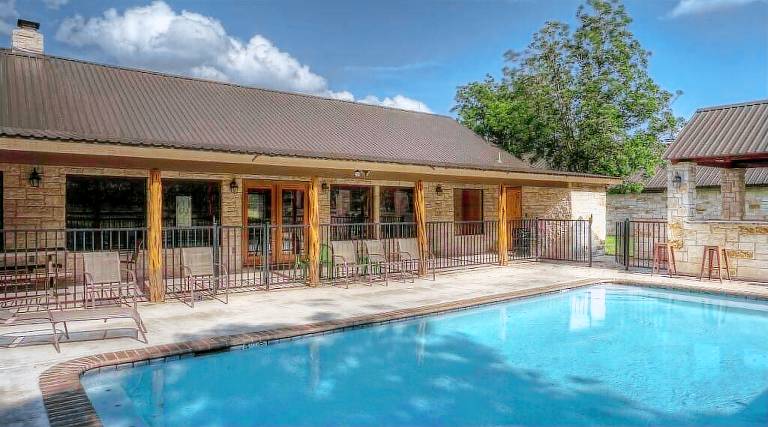 Farmhouse Leakey